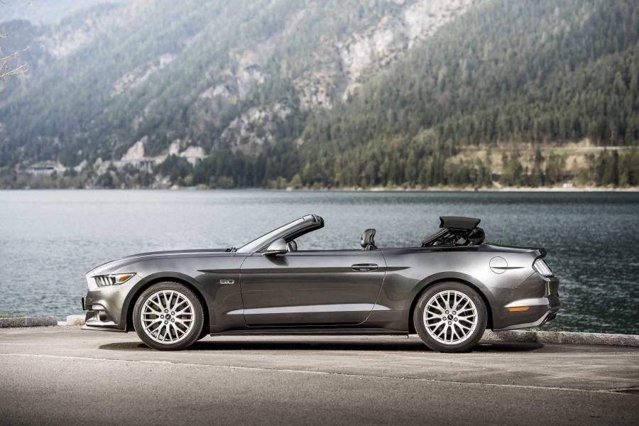  Ford Mustang GT Convertible 2015 года  (EU) (фото 10 из 32)